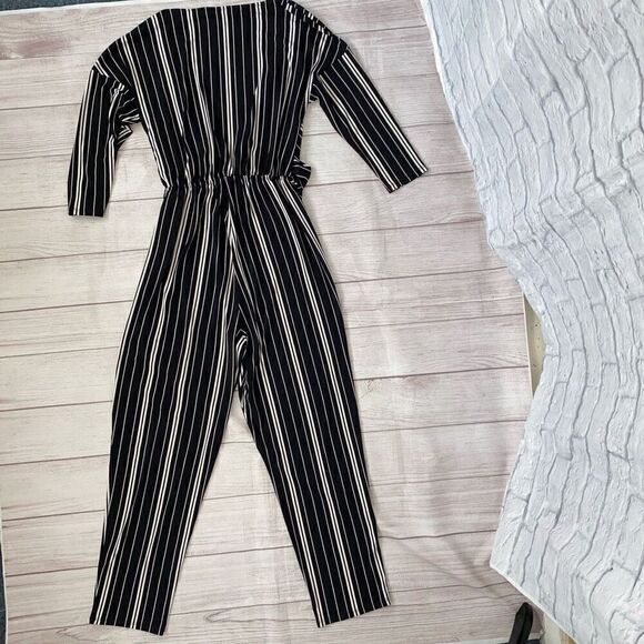 Express B&W stripe 3/4 sleeve jumpsuit w/front knot tie sz M - Picture 12 of 13